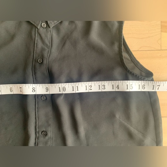 H&M - Sleeveless Semi-sheer Button-Up Top - Picture 5 of 6